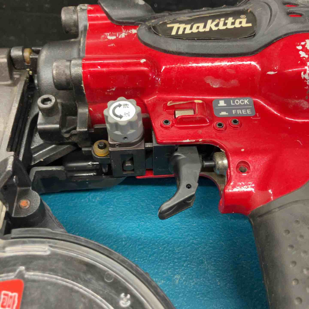 【中古品】★マキタ(makita) 高圧エア釘打ち機 AN250HC　本体＋ケース【戸田店】