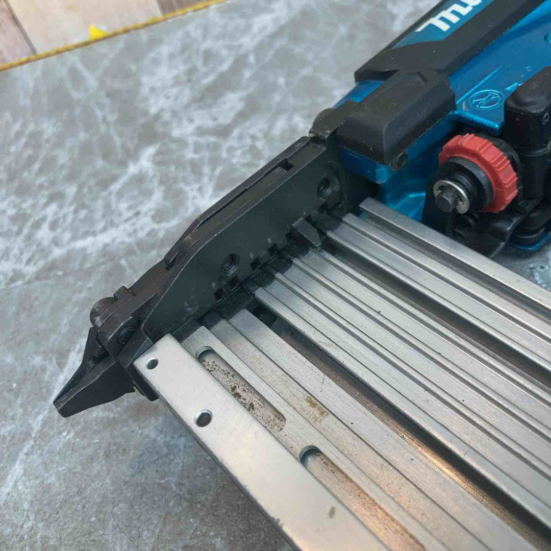 【中古品】★マキタ makita 高圧ピンネイラ AF502HPM 本体のみ【八潮店】