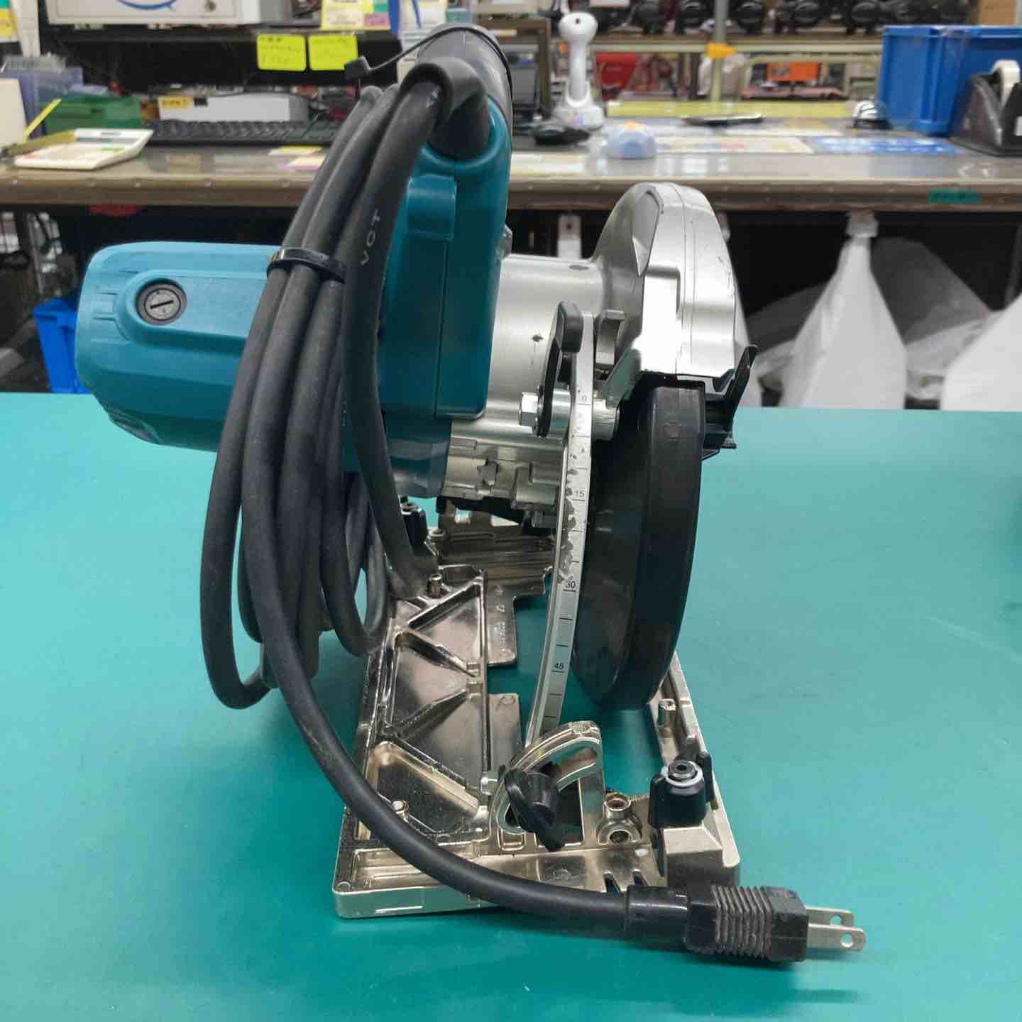 ★マキタ(makita) 電気マルノコ HS6301　ブレーキの効き弱め　本体のみ【戸田店】 ☆マキタ(makita) 電気マルノコ HS6301 ブレーキの効き弱め 本体のみ