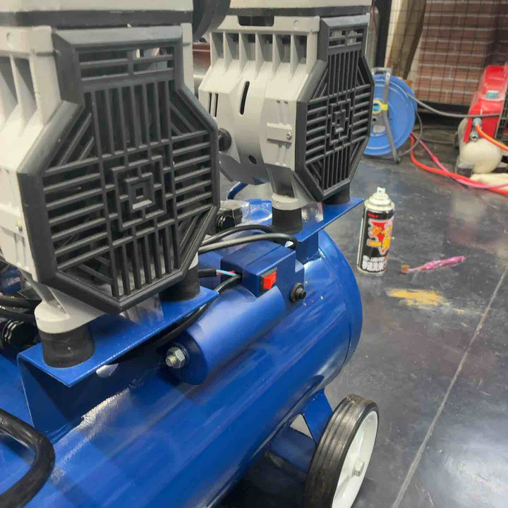 【店頭受取り限定】イリイ　２馬力 オイルレスエアーコンプレッサー３９Ｌ　TR-303EC【藤沢店】