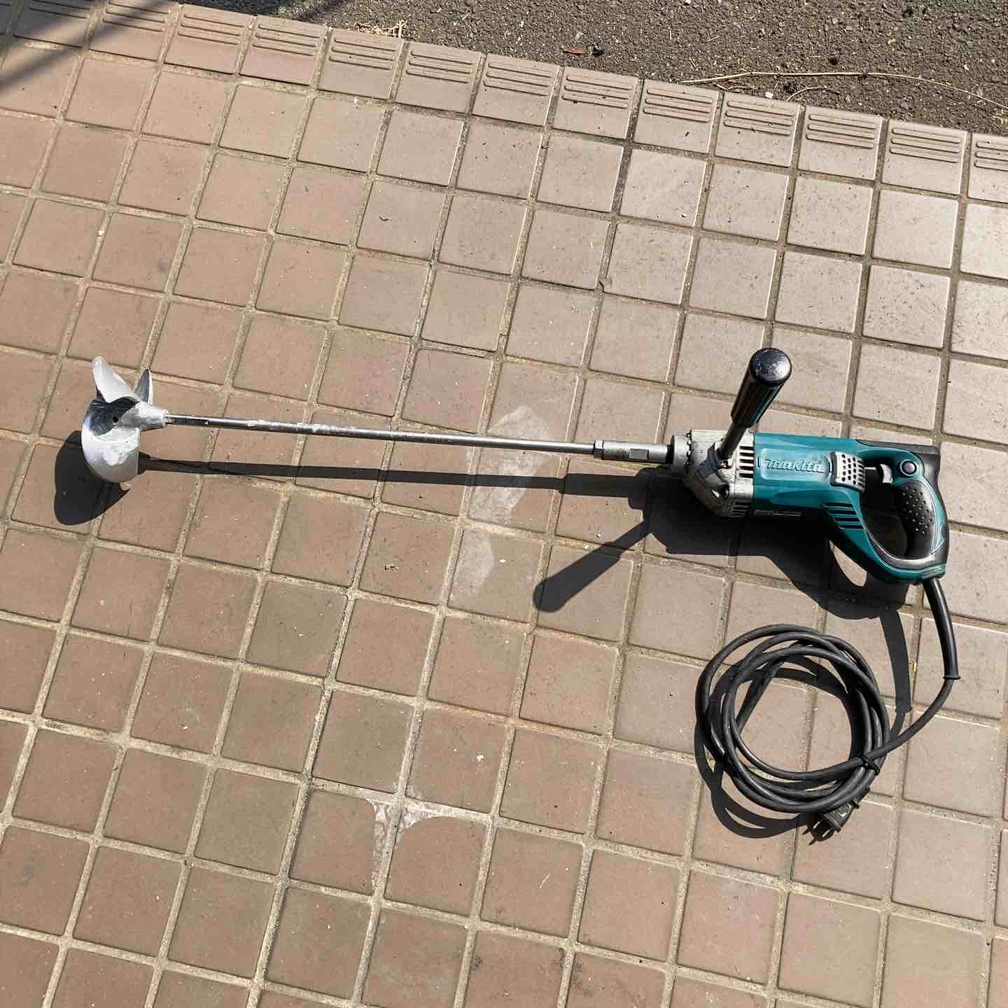 ☆マキタ(makita) かくはん機 UT2204【川崎店】 マキタ(makita) かくはん機 UT2204【川崎店】 – アクトツール