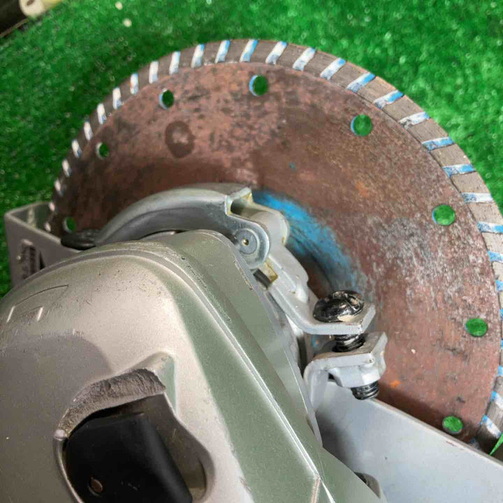 ☆マキタ(makita) 180mm電子ディスクグラインダ GA7011C【川崎店】