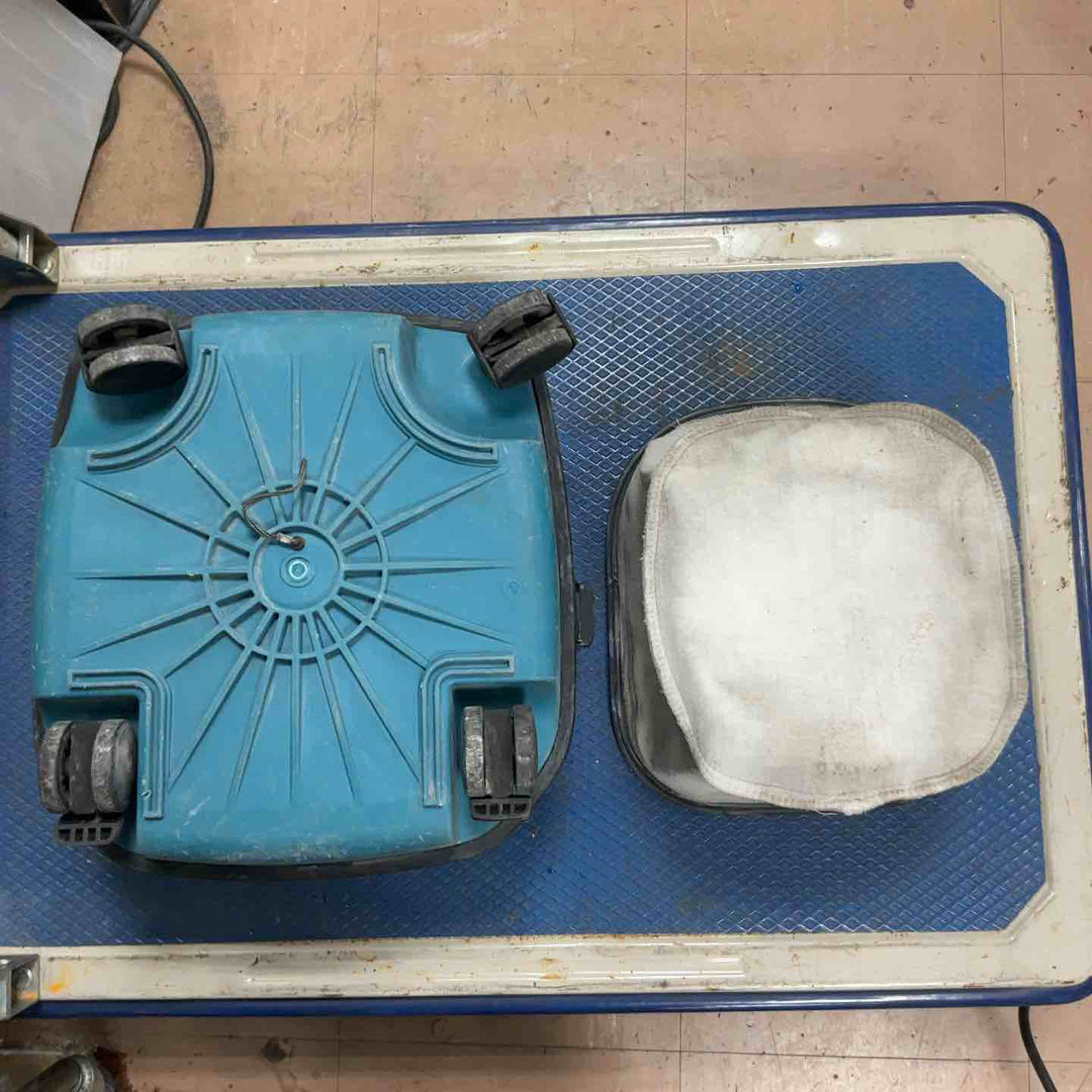 【店頭受取り限定】★マキタ(makita) 集じん機 乾湿両用 483(P)【草加店】