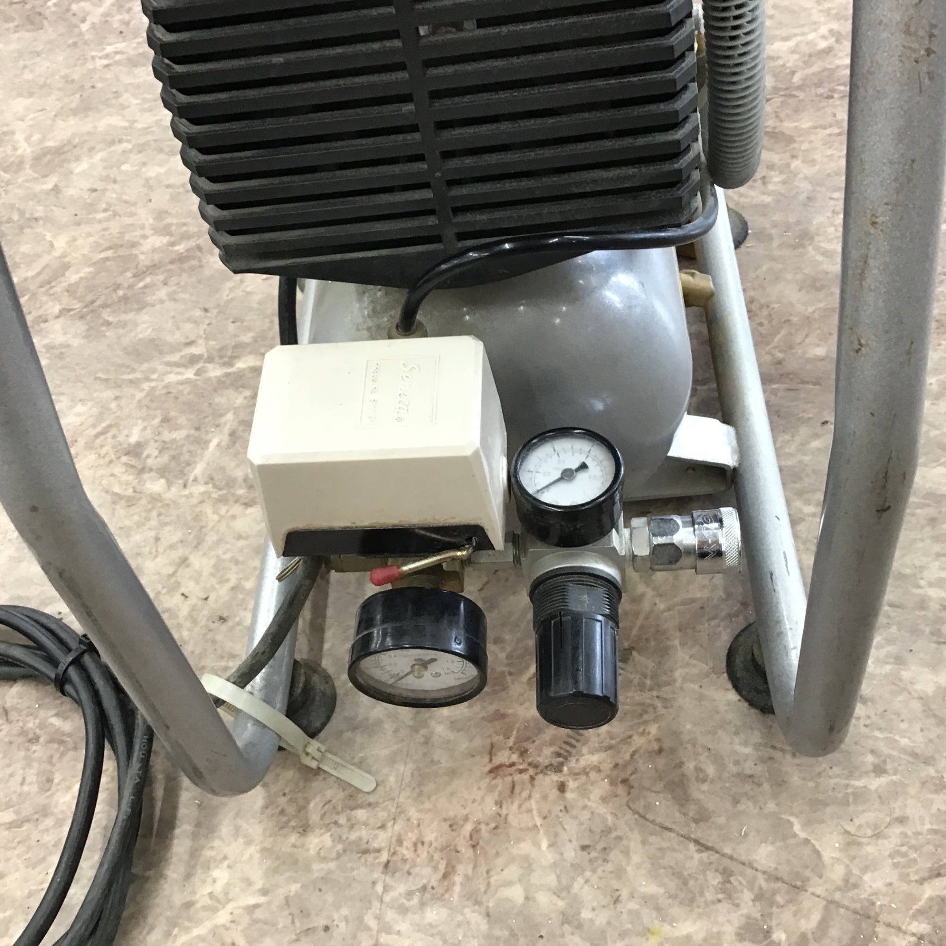 店頭受取り限定】〇リョービ(RYOBI) エアコンプレッサ ACP-50【所沢店