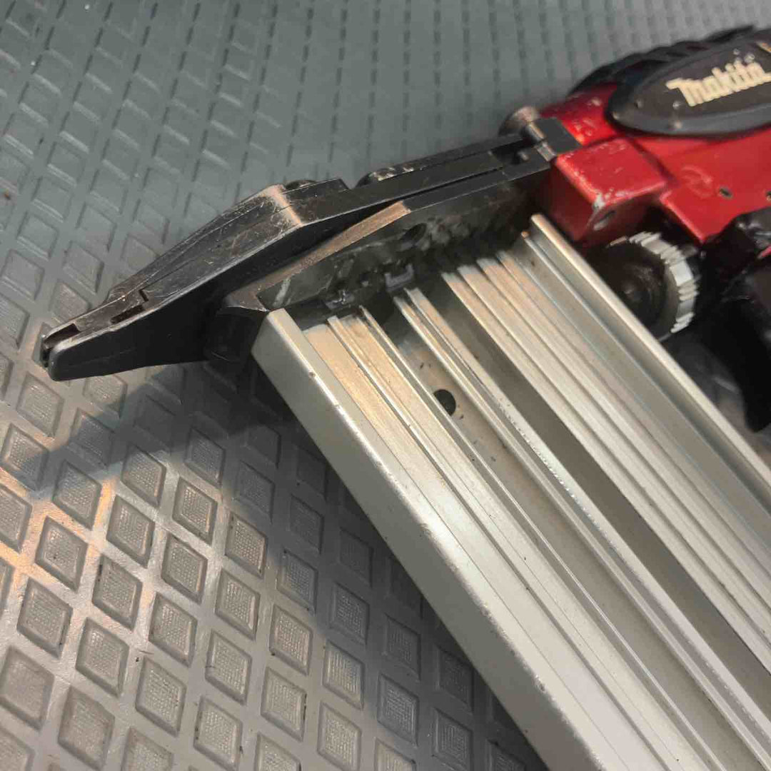 【中古品】マキタ(makita) 高圧フィニッシュネイラ AF551H【所沢店】