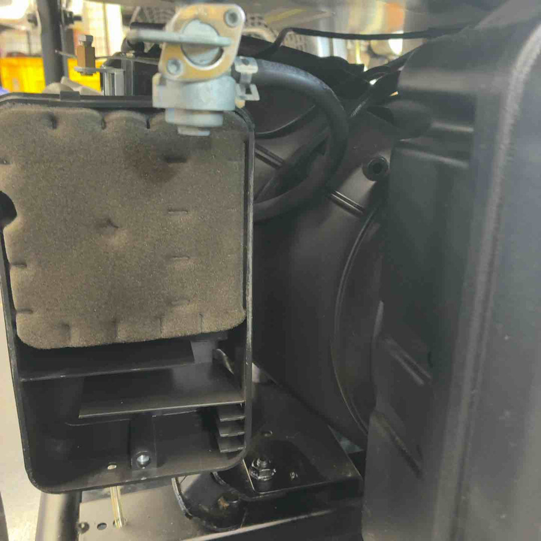 【店頭受取り限定】ESIMAIK インバーター発電機 200V発電機 単相100V/200V出力 JM6000XiE【藤沢店】