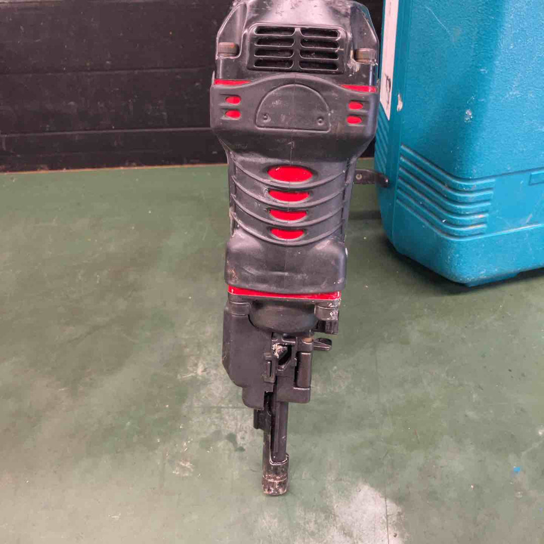 【中古品】★マキタ(makita) 高圧エア釘打ち機 AN250HC　本体＋ケース【戸田店】