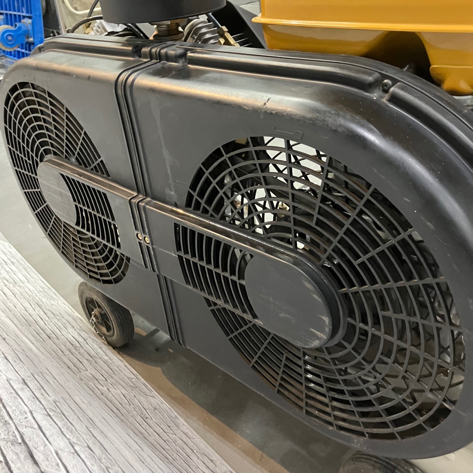 店頭受取り限定】アネスト岩田 エンジンコンプレッサー PLUE37