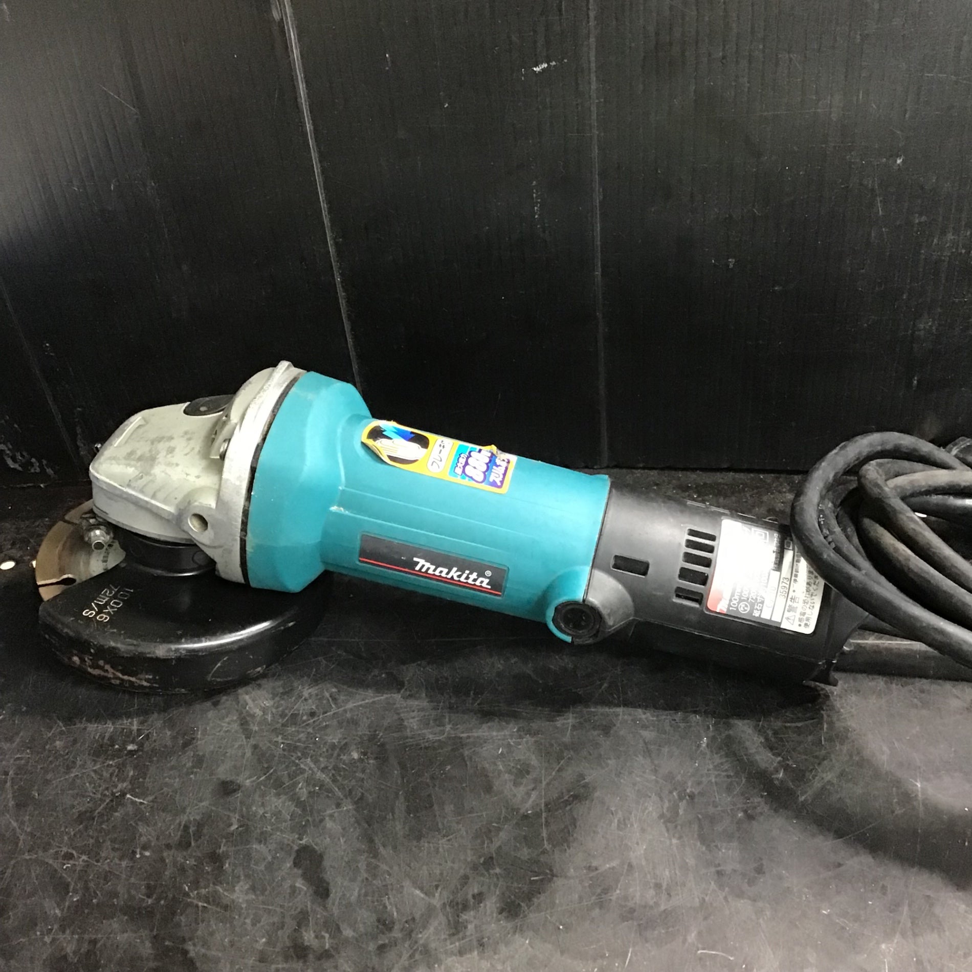 新品 makita【マキタ 9533BLA 100mm ディスクグラインダー