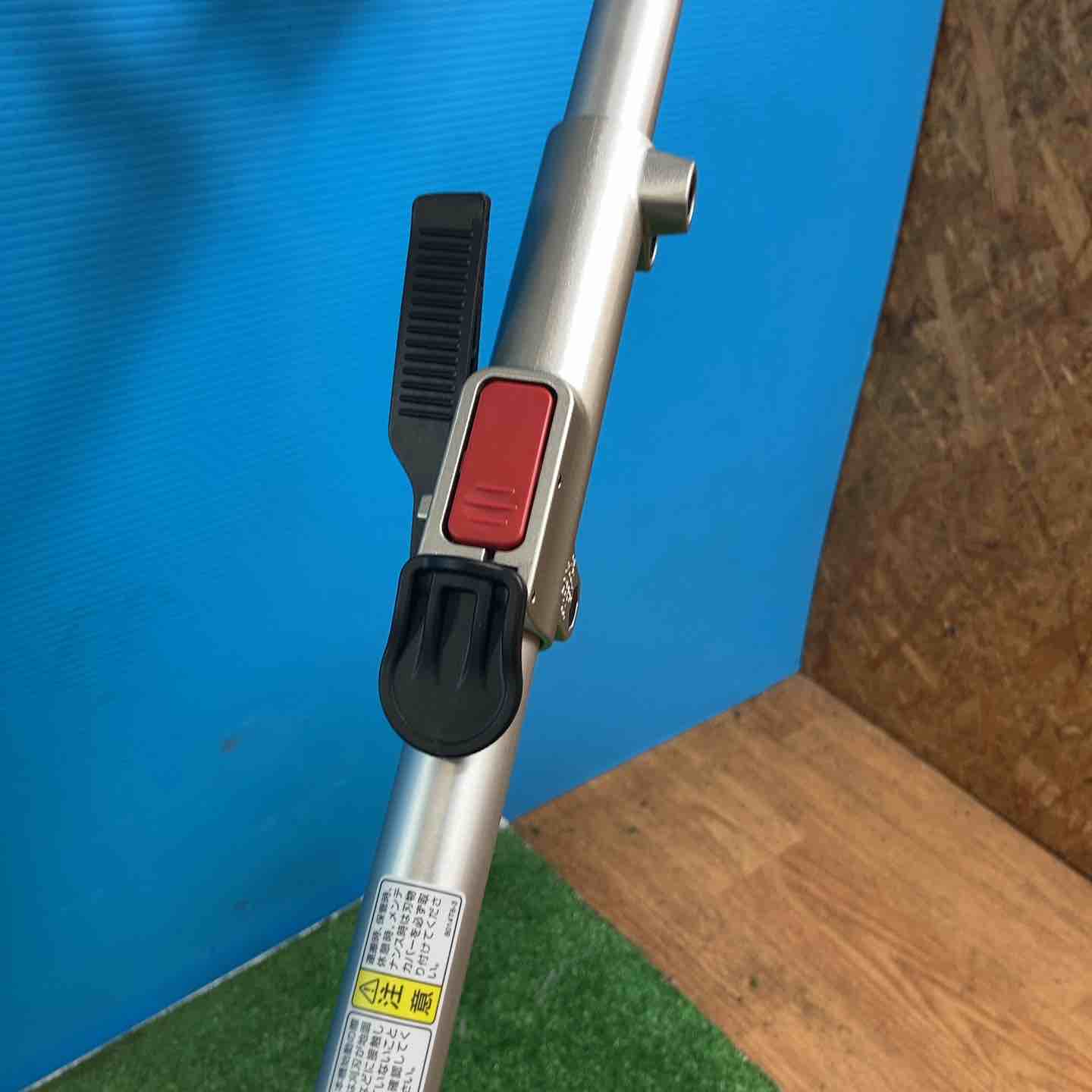 中古美品】◇マキタ 充電式草刈機 MUR191UDZ 本体のみ【岩槻店