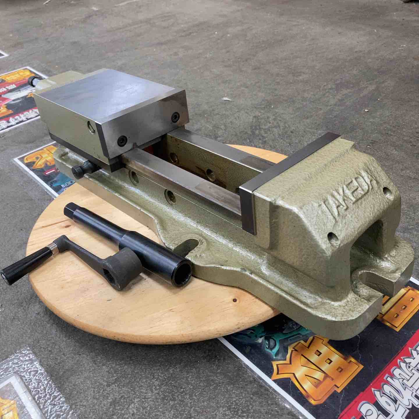 店頭受取り限定】 武田機械 TAKEDA 油圧内蔵式マシンバイス モデル：TK