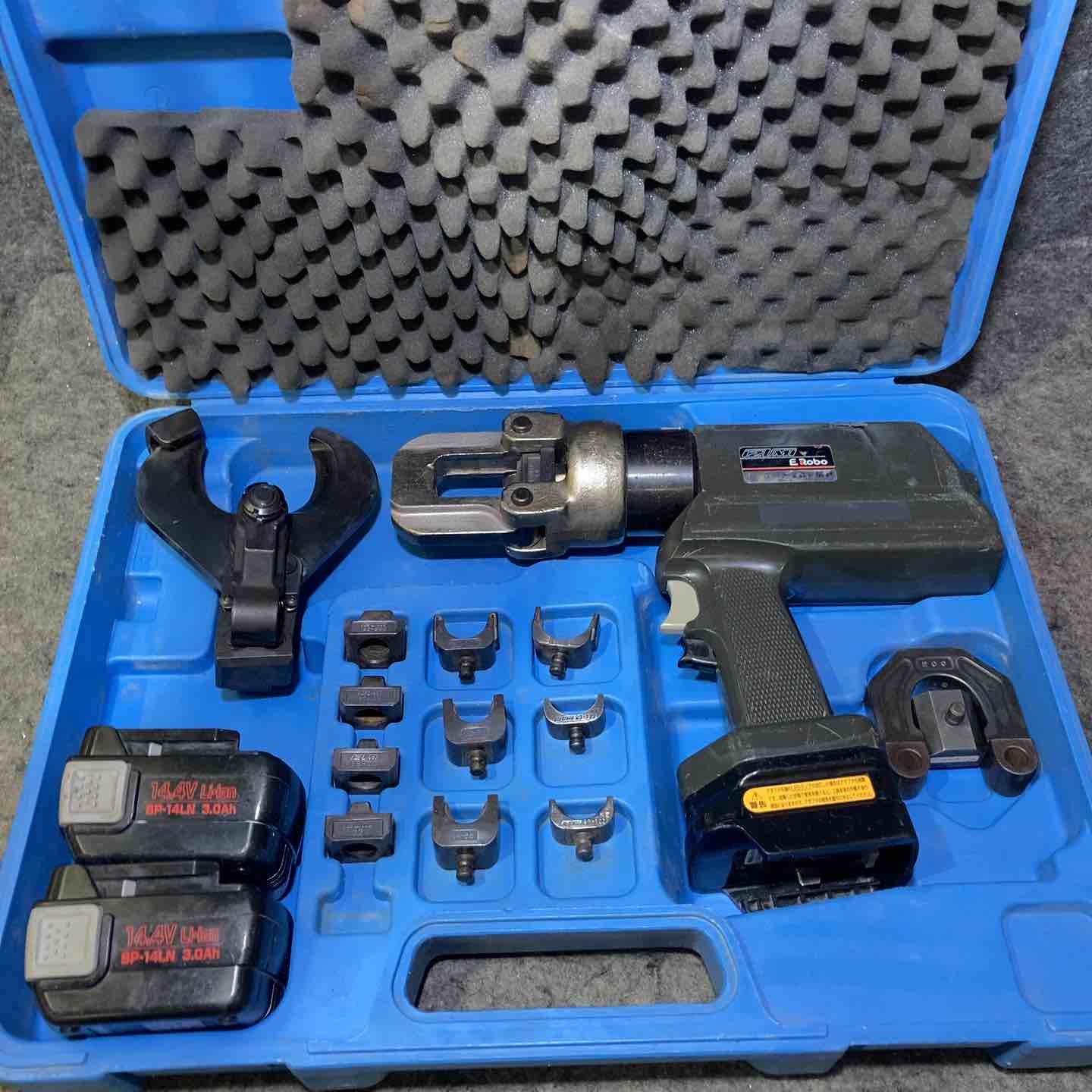 泉精器 REC-120 充電油圧式圧着工具 ※ケース留め具破損有【市川行徳店】【店頭取引限定】【中古】管理番号：ITQRM1IW2YHW アタッチメント収納ケース（別売） 充電工具 電動油圧式多機能工具