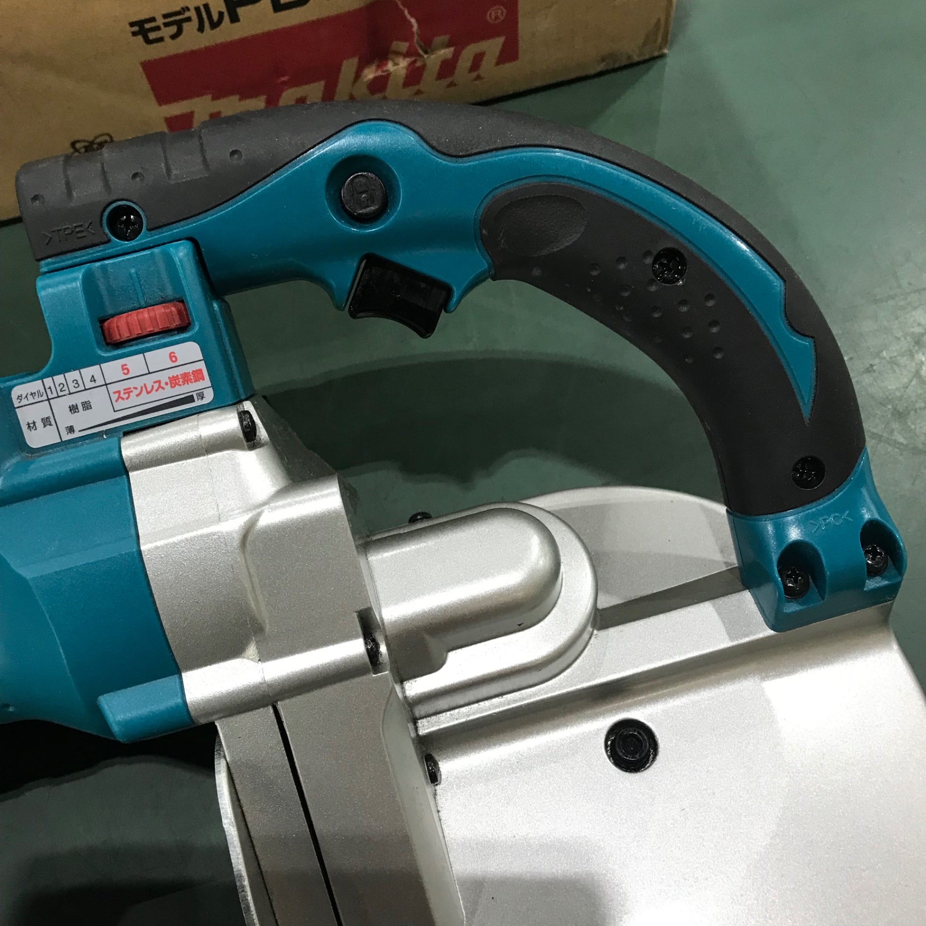 ☆マキタ(makita) コードレスバンドソー PB180DZ【川口店】 – アクト