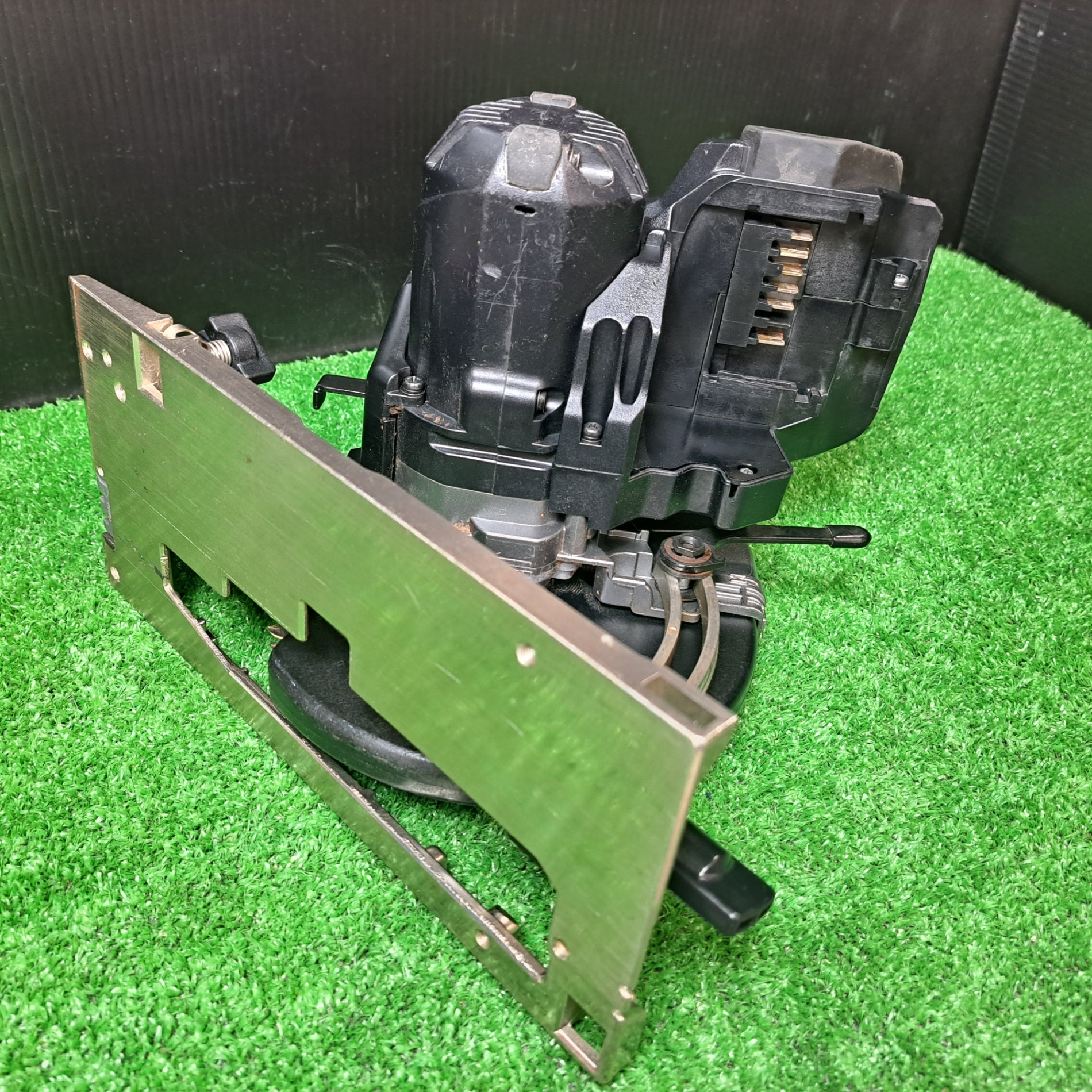 日立 - ハイコーキ 新型コードレス丸鋸 C3606DA(SK)(NNB)本体のみ HiKOKI(日立工機) C3606DA(SK)(NNR) マルチボルト165mm