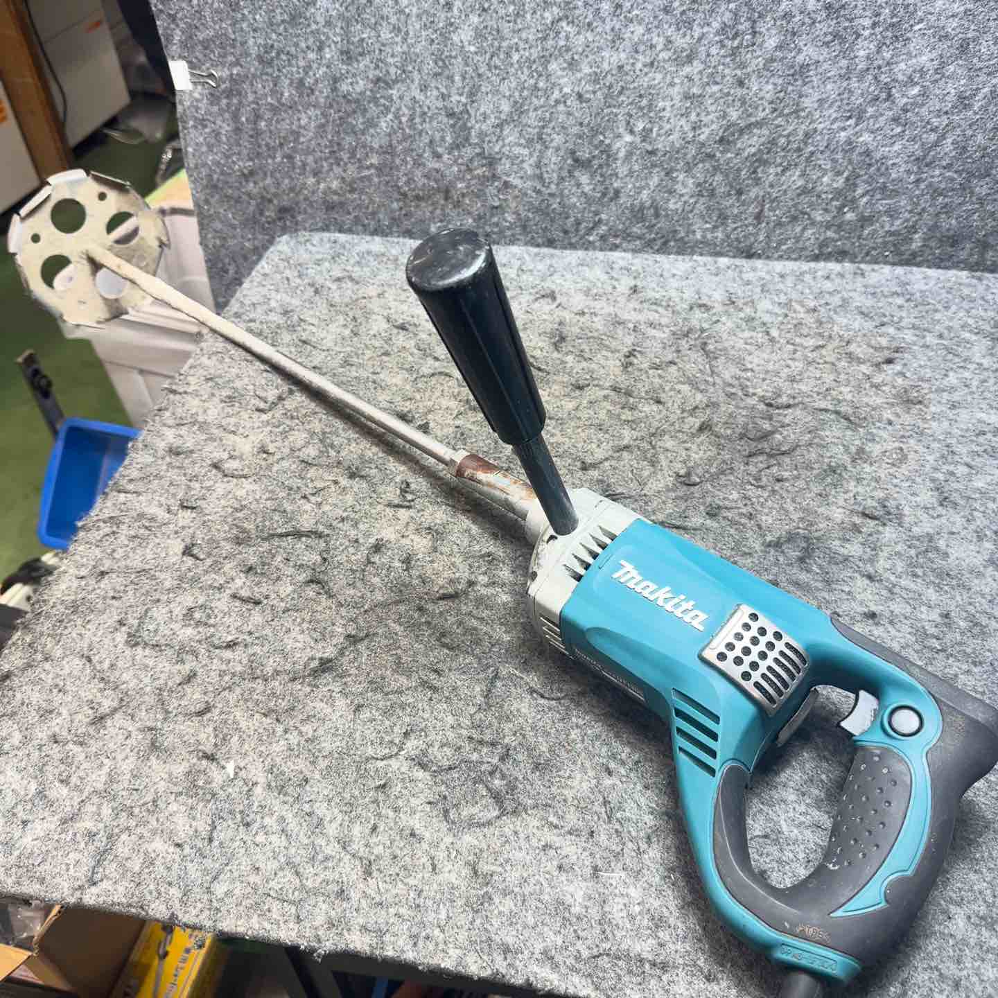 マキタ(makita) コンクリートかくはん機 UT1305 プレート付き【桶川店】 マキタ(makita) コンクリートかくはん機 UT1305 プレート付き【桶川店