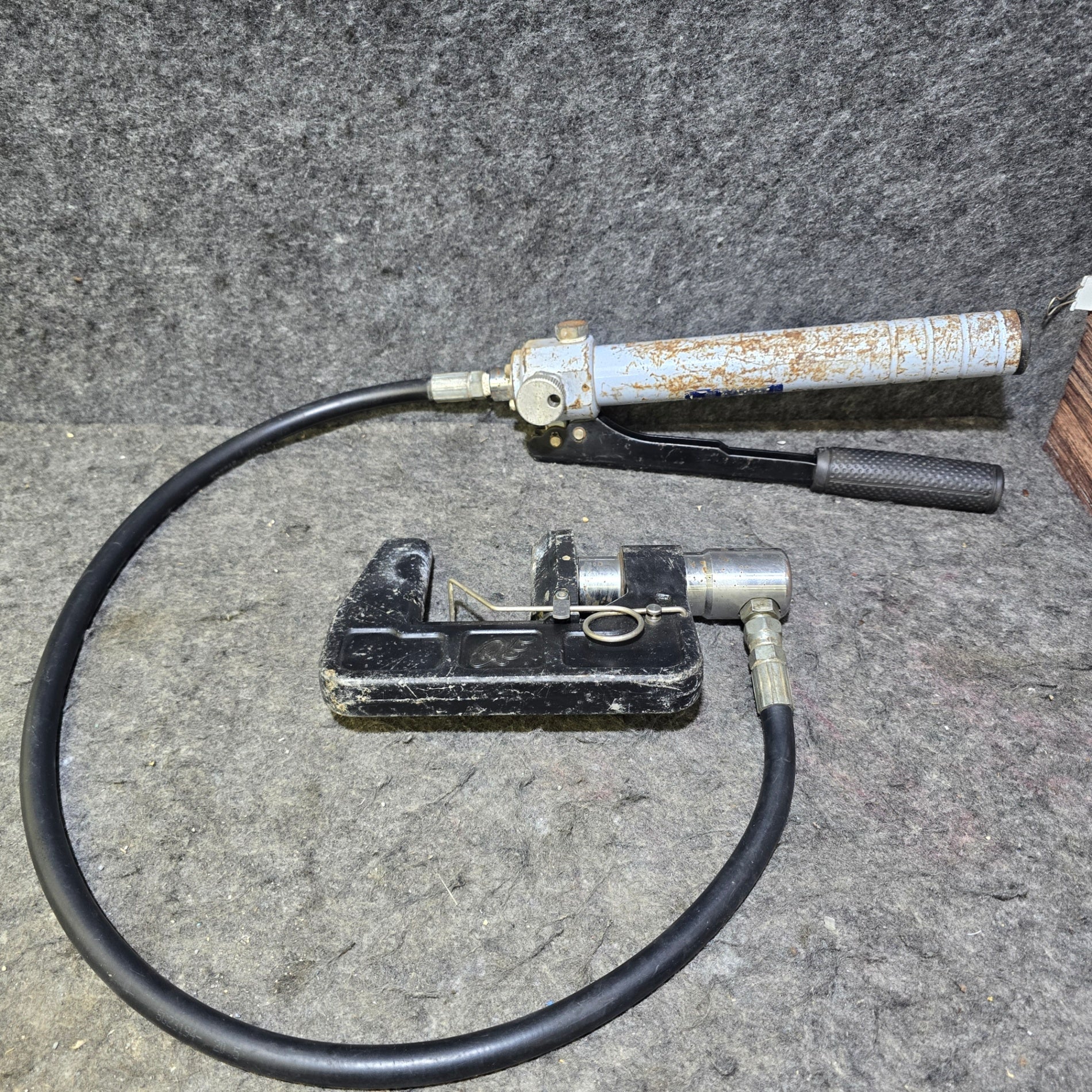 中古品】亀倉 手動油圧式パイプ断水機 SS-30【桶川店】 – アクトツール