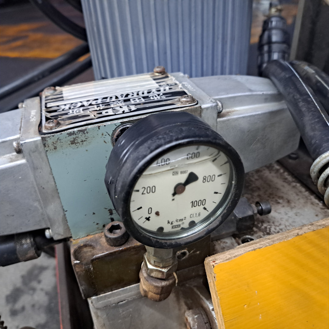 【中古・店頭受取り限定】 IKD 池田製作所 油圧パンチャー 油圧ユニット セット HP40 板厚18mm 油圧ポンプ 型式不明 油滲み有り ポンチダイスセット複数付属 【桶川店】