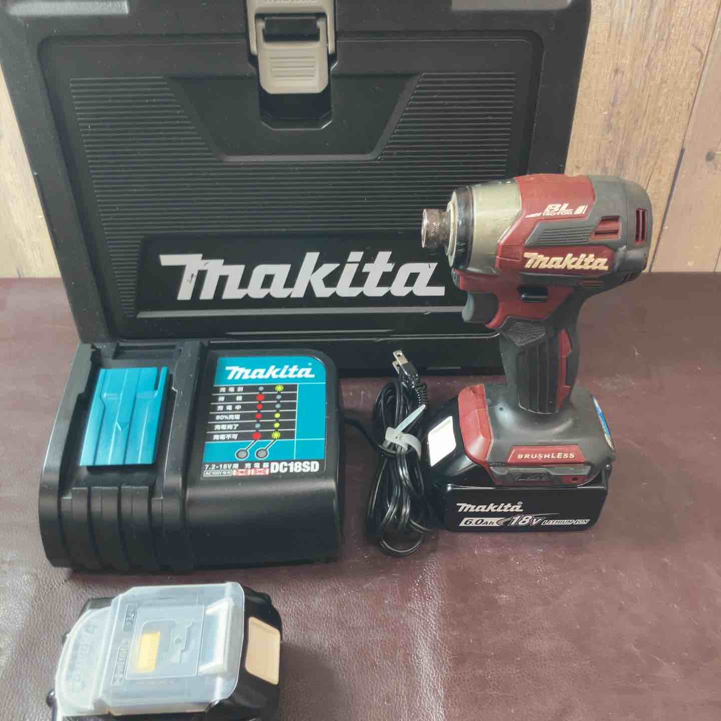 WH-4988】中古品 makita マキタ 充電式インパクトドライバ TD133D 