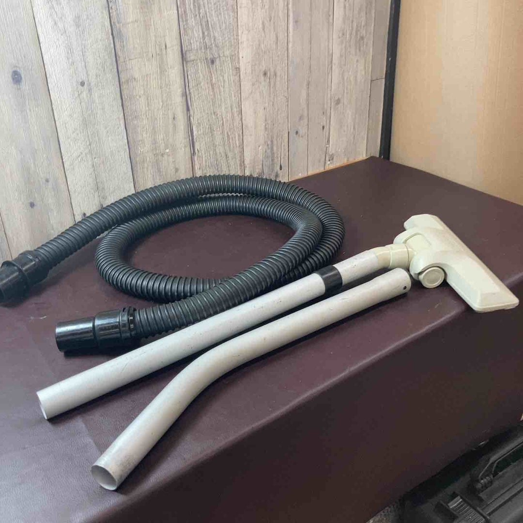 【中古品】 マキタ(makita) コードレス集じん機 VC002GZ ホース・ノズル付き 本体のみ 【東大和店】