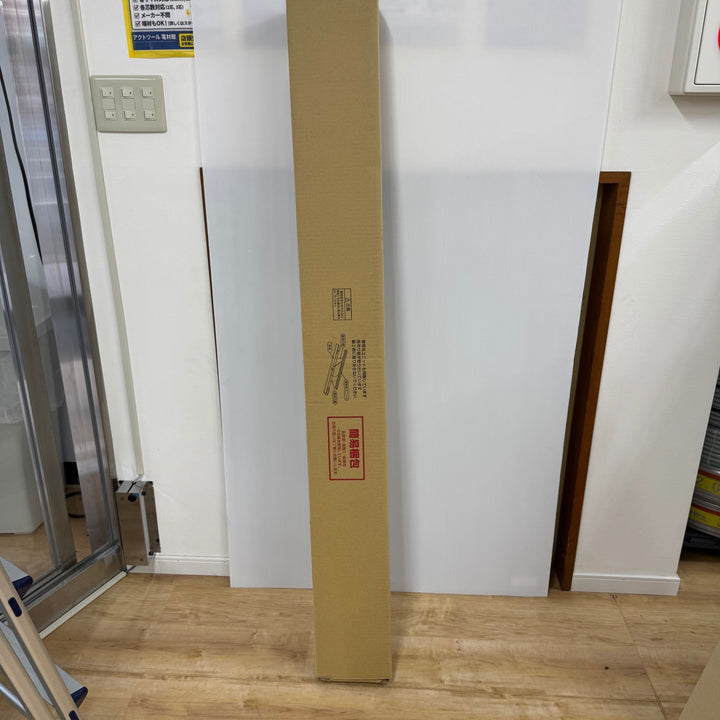 【未使用品】パナソニック(Panasonic) 一体型LED階段灯 NNCF42135LE9 電池内蔵 常時・非常用兼用 ミドルタイプ 幅1420mm×高160mm⑥【電材館越谷店】