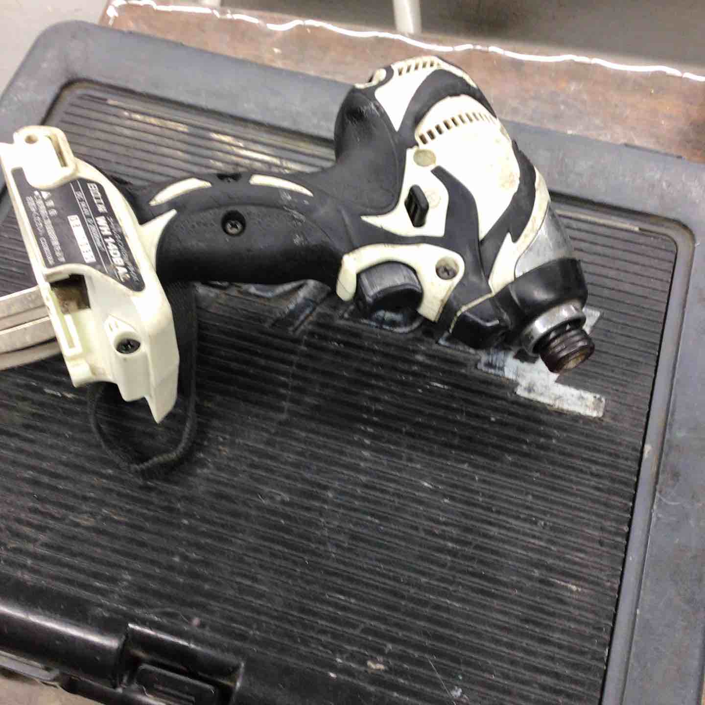 中古品】 日立 コードレスインパクトドライバ WH14DBAL (ホワイト