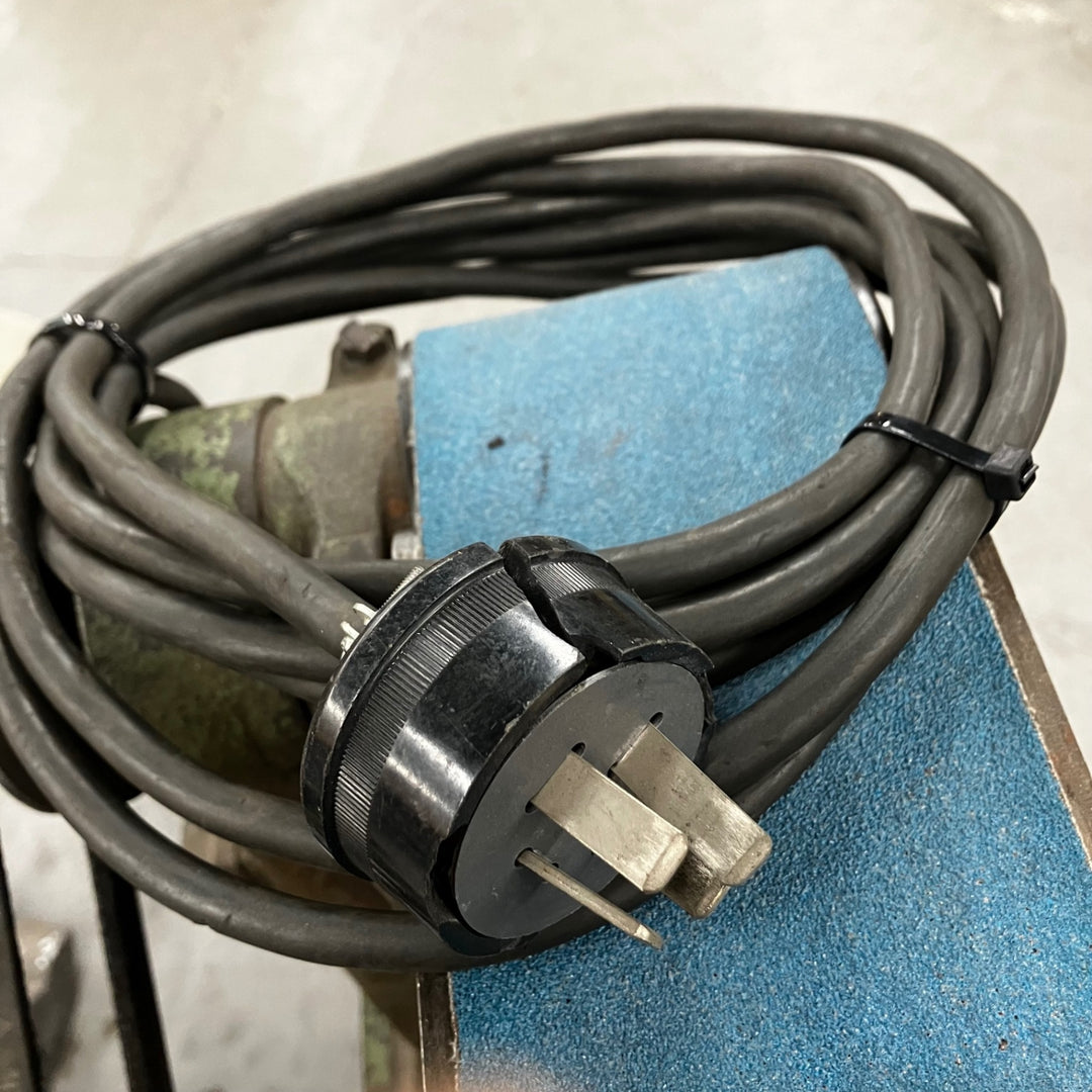 【店頭受取り限定】三相200V ベルトサンダー 現状品 Vベルト劣化　ベルトカバー無し 【川口店】