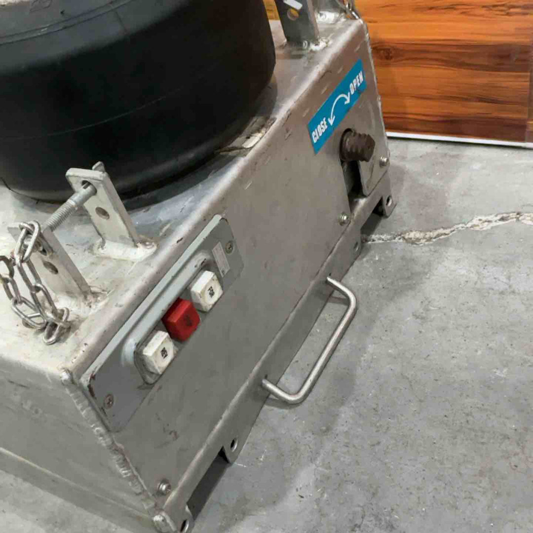 【店頭受取り限定】メーカー 型式不明 ケーブル送り機【川口店】