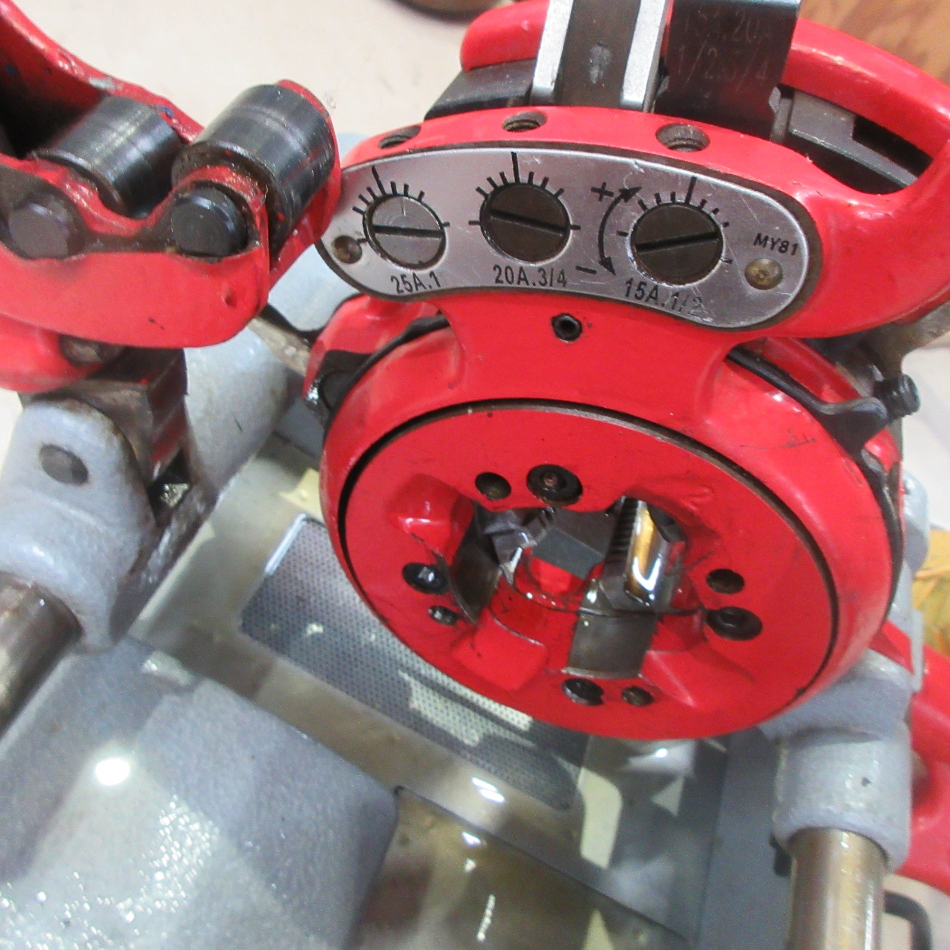 店頭受取り限定】レッキス(REX) 小型パイプマシン ねじ切り機 F25A3 店頭受取り限定】レッキス(REX) 小型パイプマシン ねじ切り機 F25A3