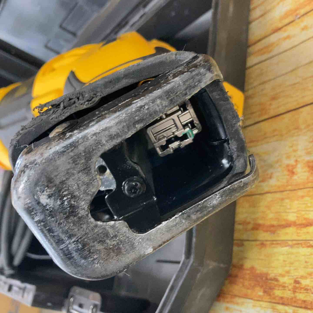 ◇デウォルト DWE357K コンパクトレシプロソー【川崎店】