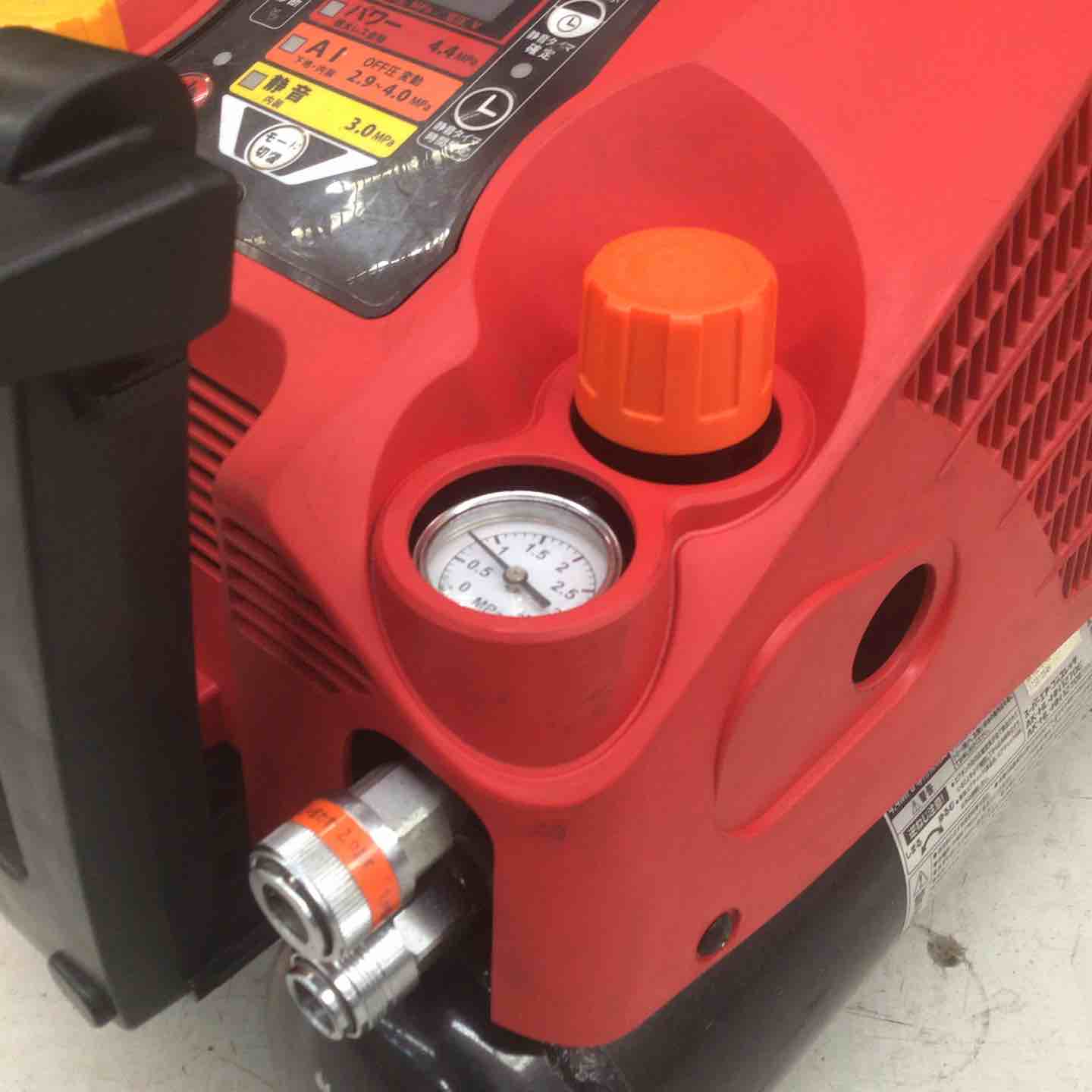 中古品】 マックス/MAX エアコンプレッサー AK-HL1270E_レッド 【鴻巣 中古品】 マックス/MAX エアコンプレッサー AK-HL1270E_レッド 【鴻巣