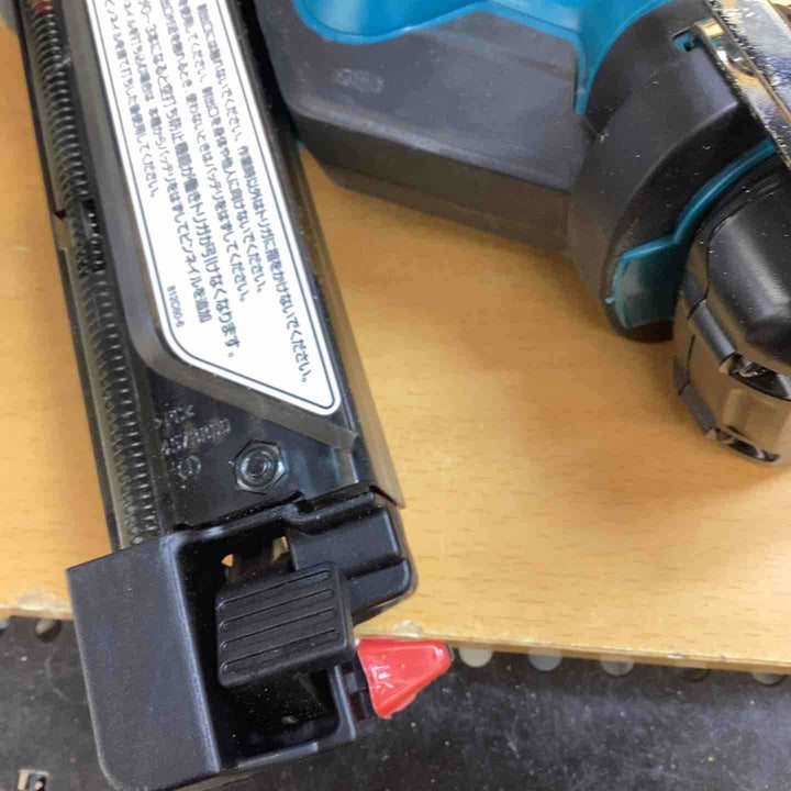 ★マキタ(makita) コードレスピンネイラ PT354DSH バッテリー2個 充電器付き【越谷店】