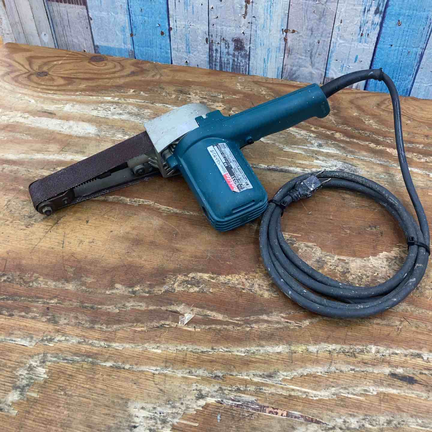 マキタ　ベルトサンダ　9031　未使用 マキタ（makita） 9031 30mmベルトサンダー AC100V 新品 : e-道具館
