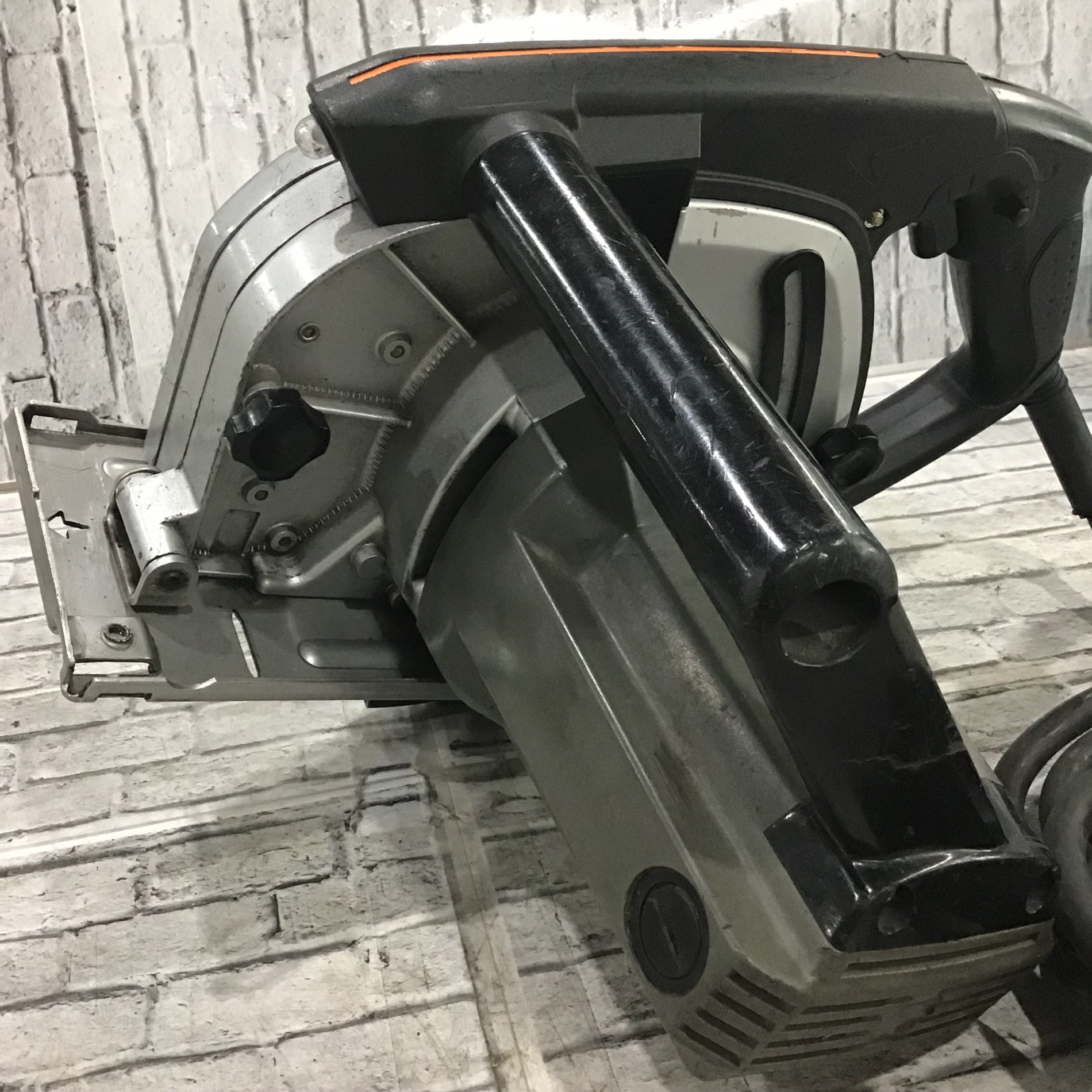 〇新ダイワ(Shindaiwa) 180mm 防塵カッター B18N2-F(B18NII-F)【川口店