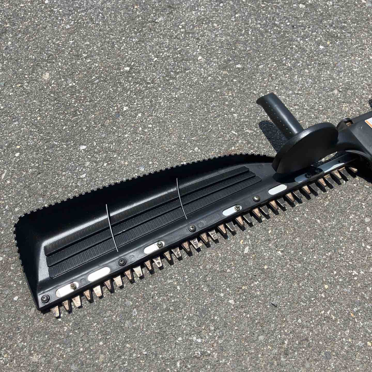 中古品】 マキタ/makita 片刃式エンジンヘッジトリマ 600ミリ・EH6000S 中古品】 マキタ/makita 片刃式エンジンヘッジトリマ 600ミリ・EH6000S