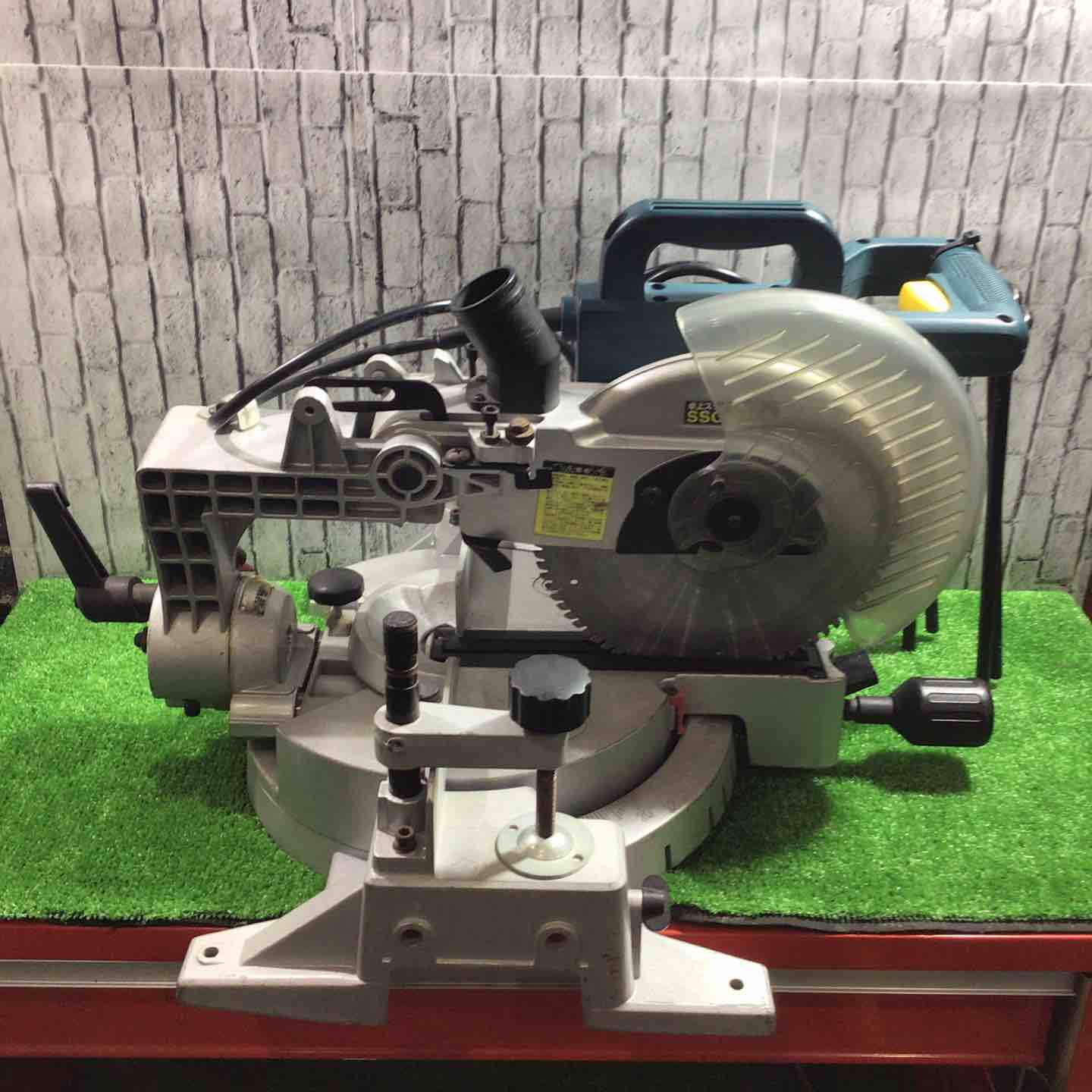 ◇新興製作所(SHINKO) 卓上スライド丸ノコ SSC-216A【川口店