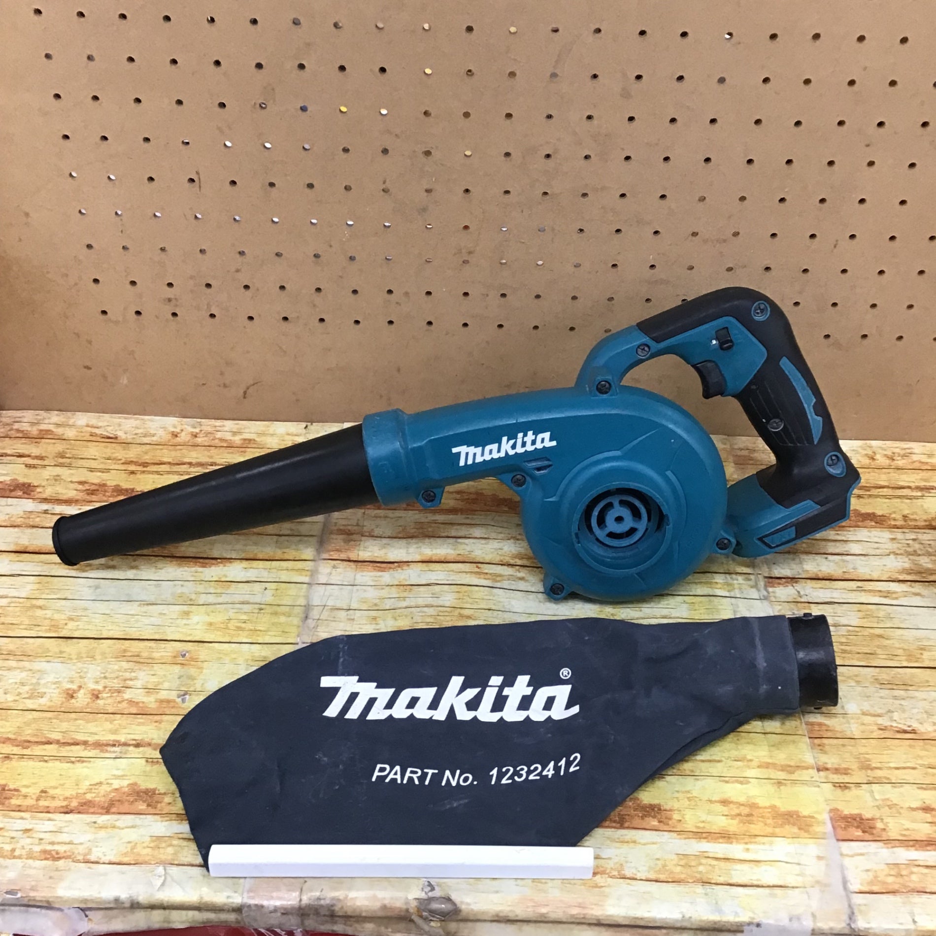 ☆マキタ(makita) 充電式ブロワ UB144DZ【町田店】 【公式通販】