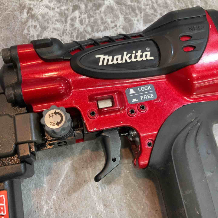 【中古品】★マキタ(makita) 高圧フロアタッカ AT450HA【八潮店】