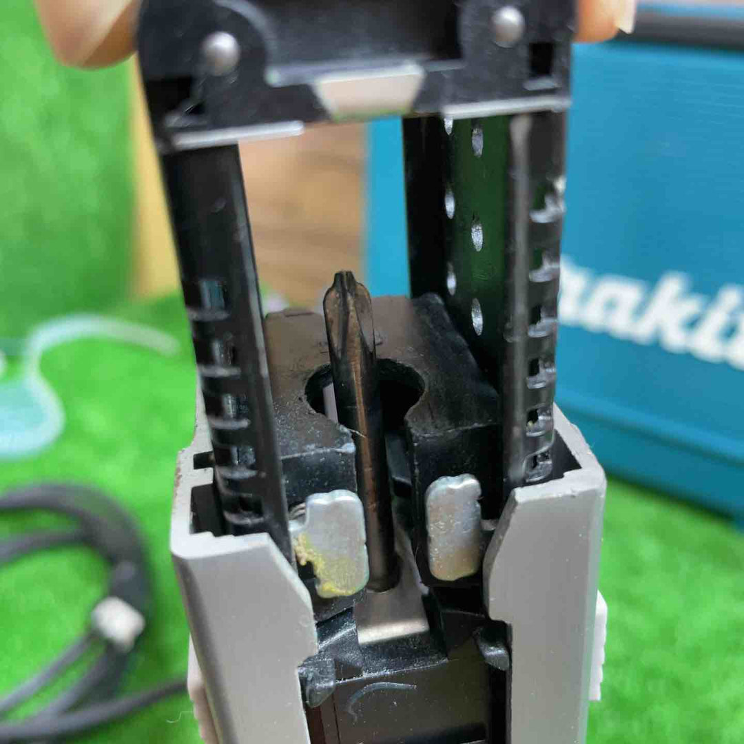 マキタ(makita) オートパックスクリュードライバー 6842L 【桶川店】