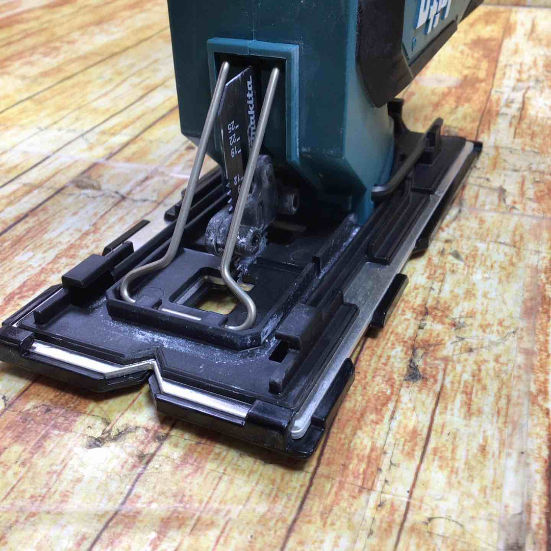 ★マキタ(makita) コードレスボードカッタ SD180DZ【川崎店】