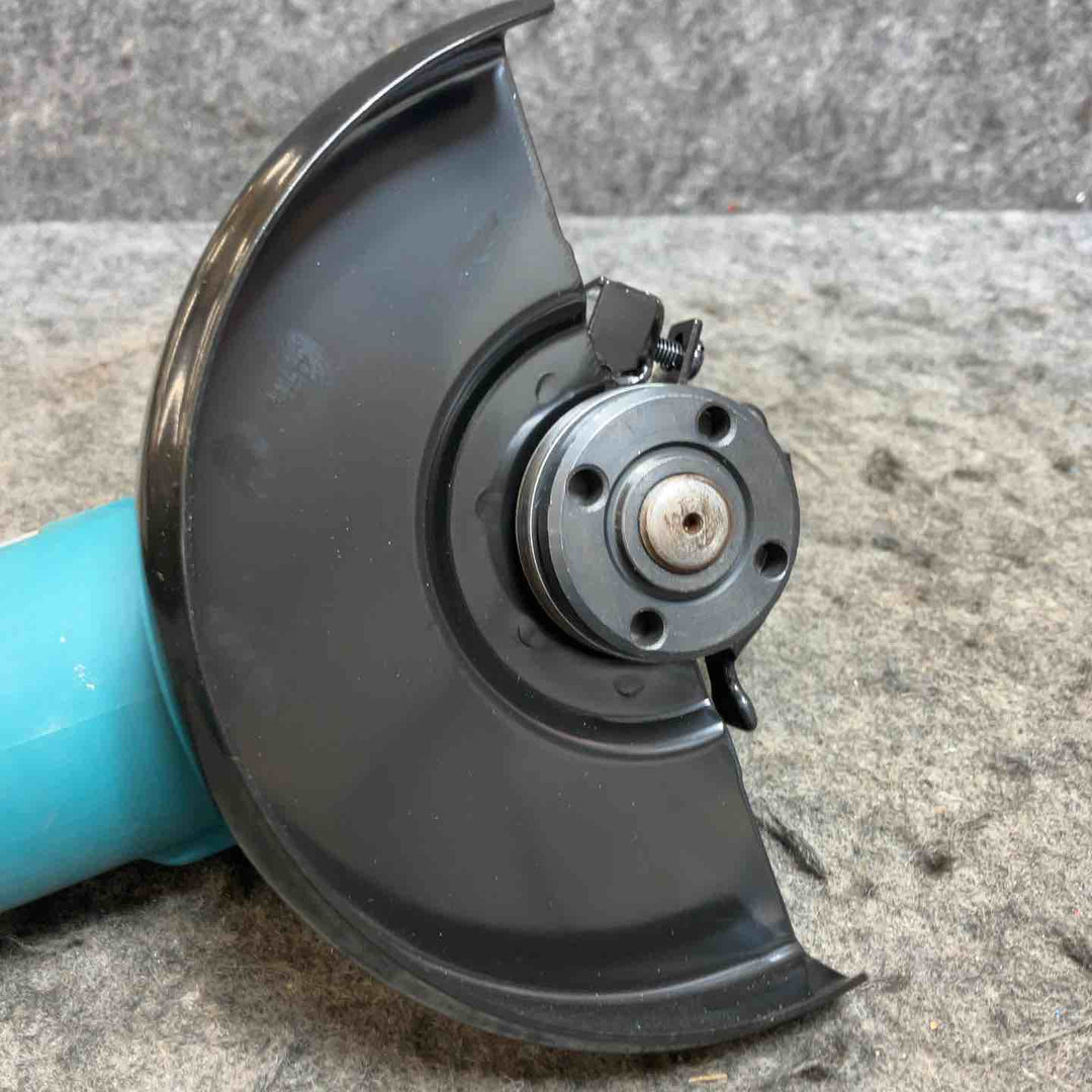 マキタ(makita) 150mm電子ディスクグラインダ 9566CV【桶川店】