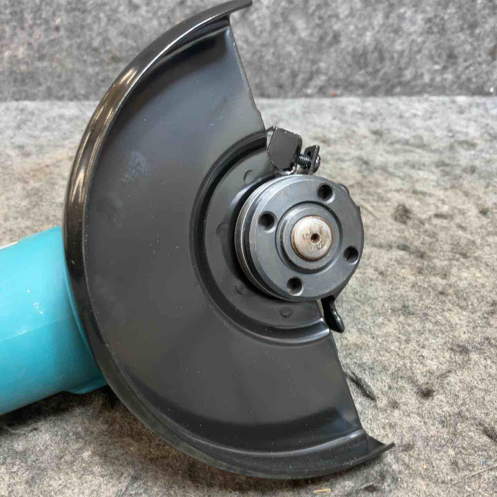マキタ(makita) 150mm電子ディスクグラインダ 9566CV【桶川店】
