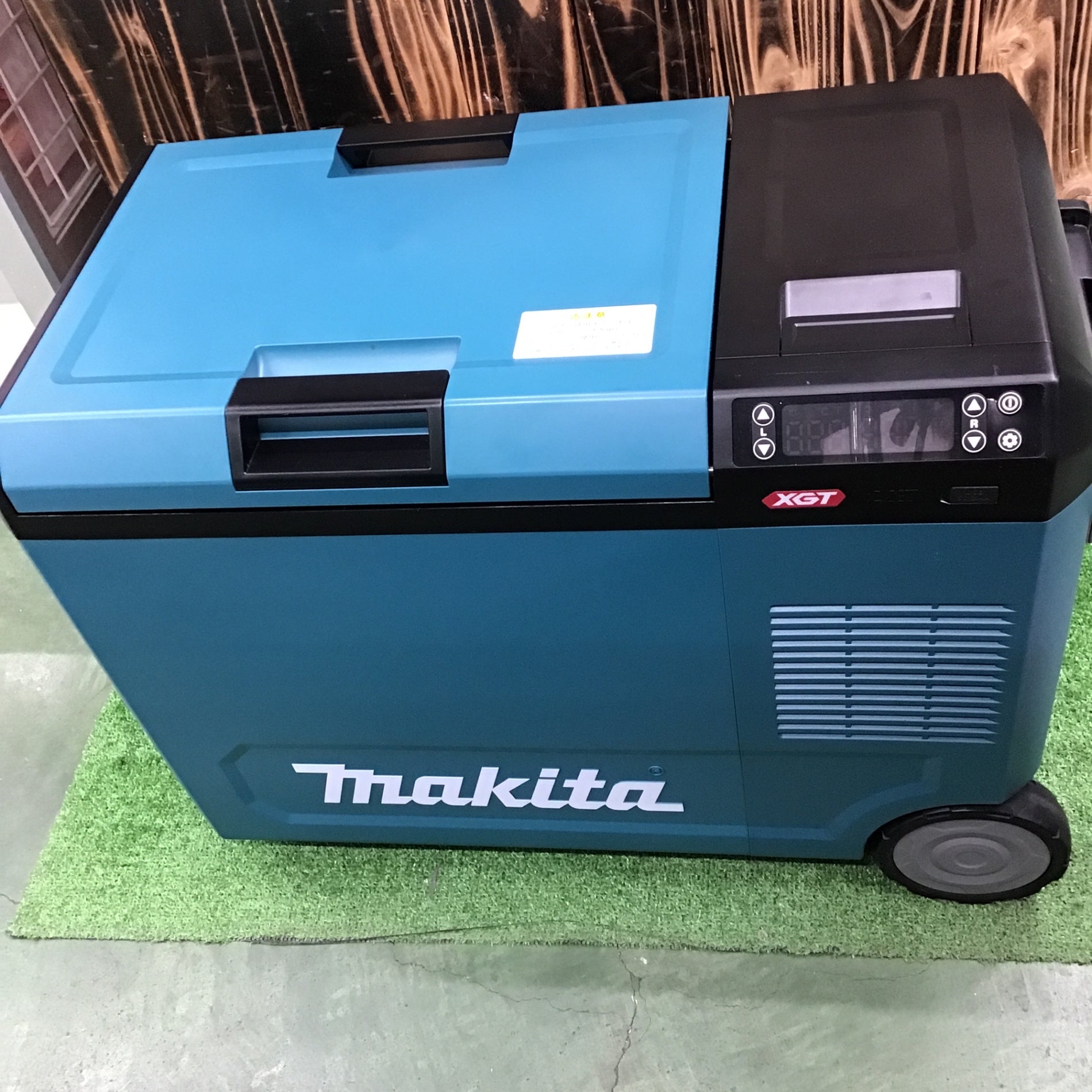 美品】マキタ(makita) コードレス冷温庫 CW004GZ【桶川店】 – アクト