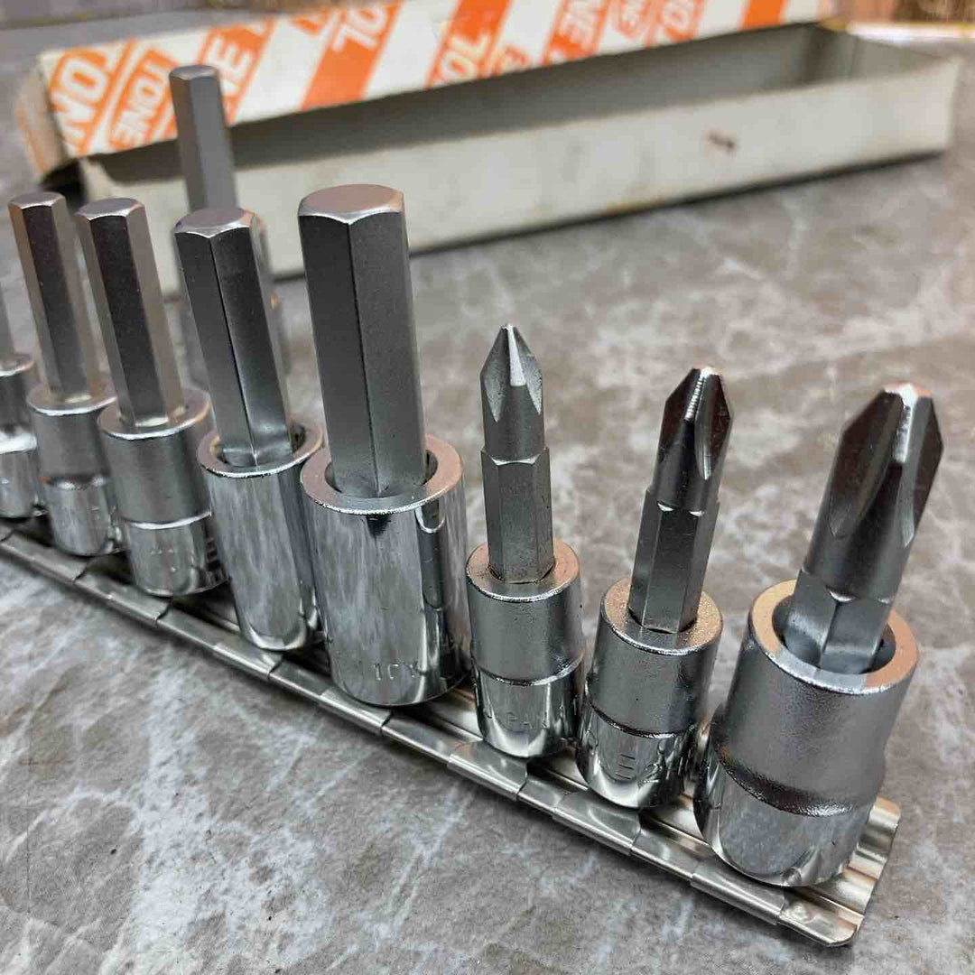 TONE ヘキサゴンソケットセット(ホルダー付、差込角6.35mm)12pcs / HH212  + 1個(差込角9.5mm)付き【八潮店】