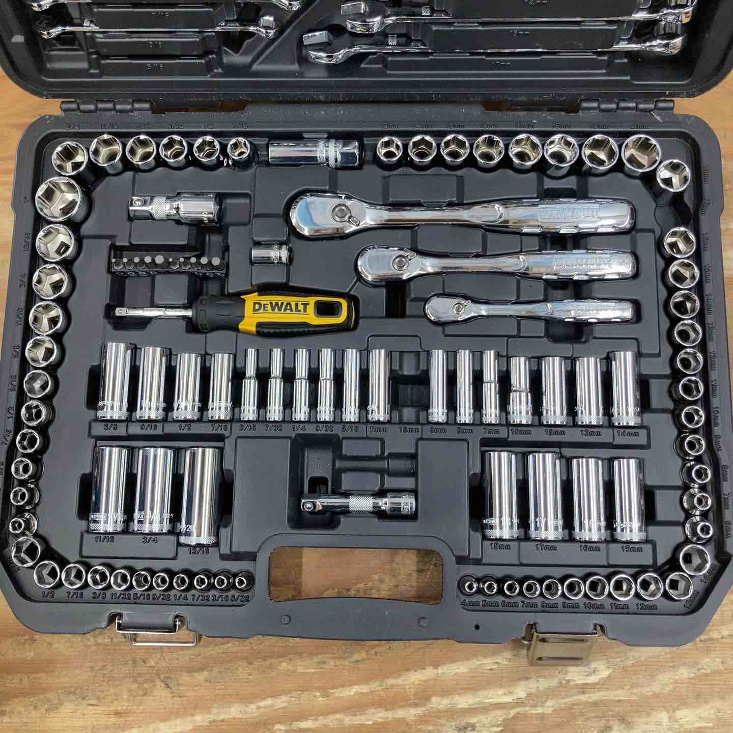 美品/中古】DEWALT (デウォルト) メカニックツールセット 173