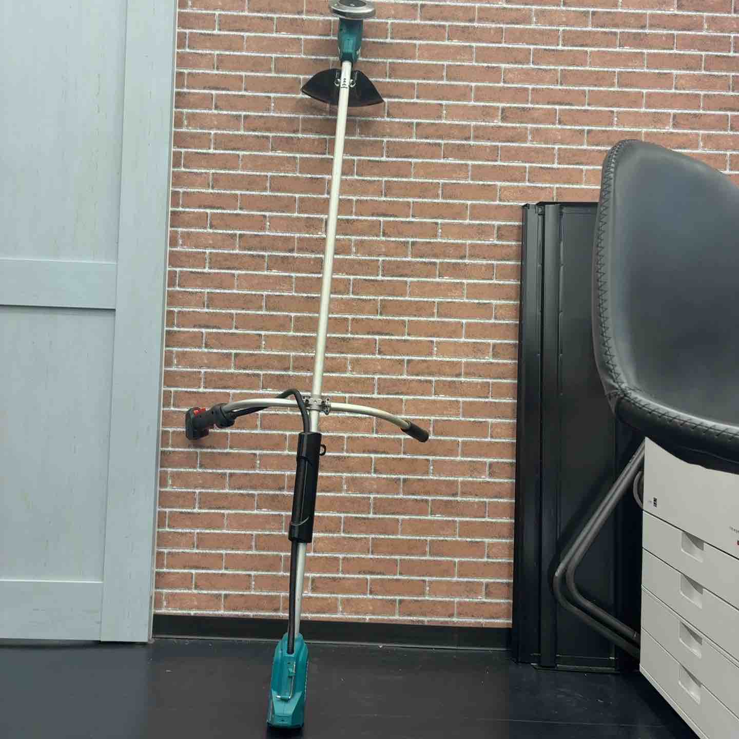 マキタ(makita) コードレス草刈機 MUR185UDZ ☆マキタ(makita) コードレス草刈機 MUR185UDZ【藤沢店】 – アクト