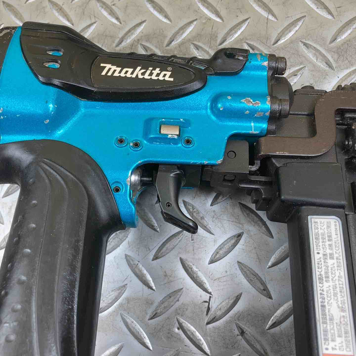 マキタ(makita) 高圧フロアタッカ AT450HAM【川崎店】