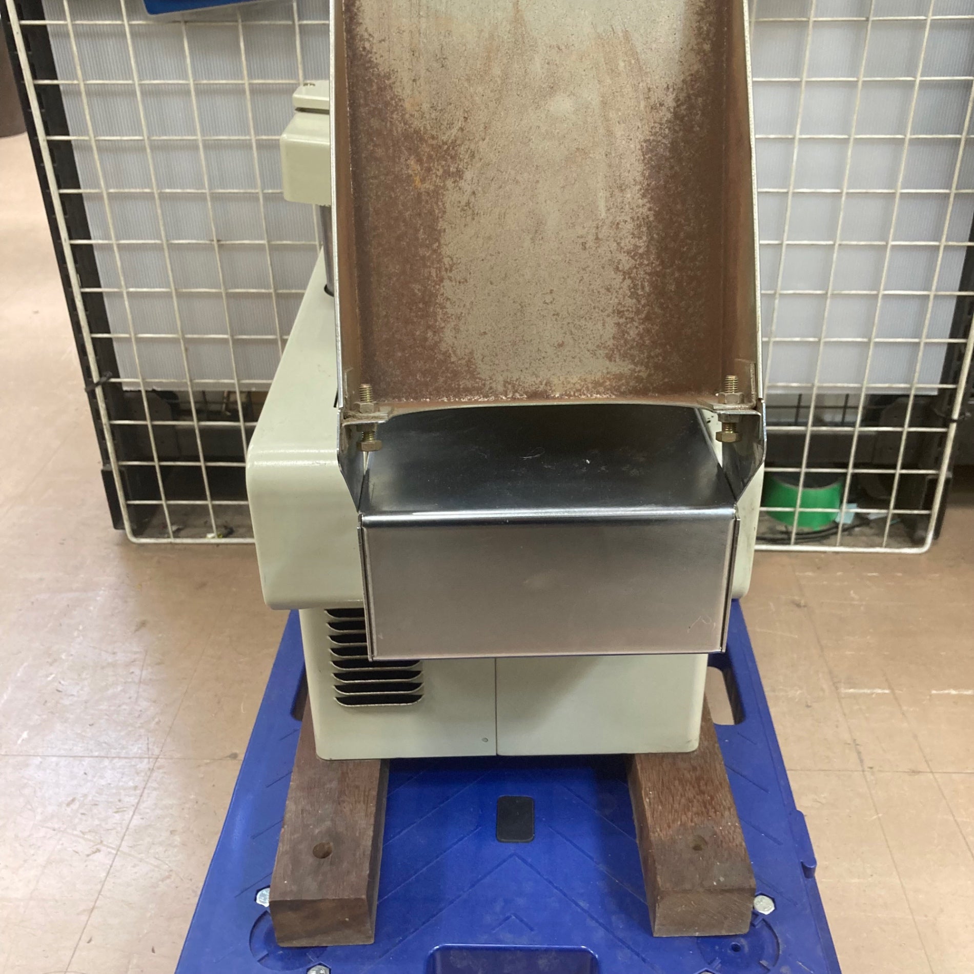 値下げしました！【中古】マキタ Makita LP1802C 超仕上カンナ 180mm 替刃式 替刃付き ※リモコン動きません【ハンズクラフト佐賀】 超仕上カンナ makita LP1802C 切削確認済み リモコン・替刃付
