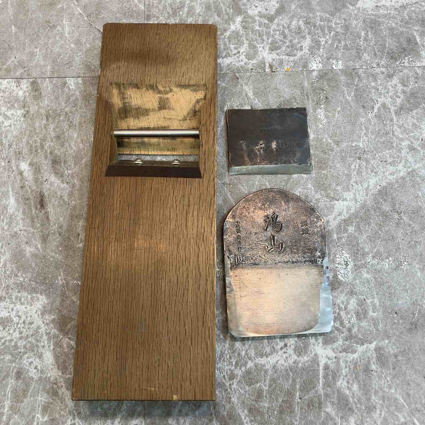 【美品】千代鶴貞秀作 鴻山 鉋 寸八【八潮店】 千代鶴貞秀作 鴻山 鉋 寸八【八潮店】 – アクトツールオンラインショップ