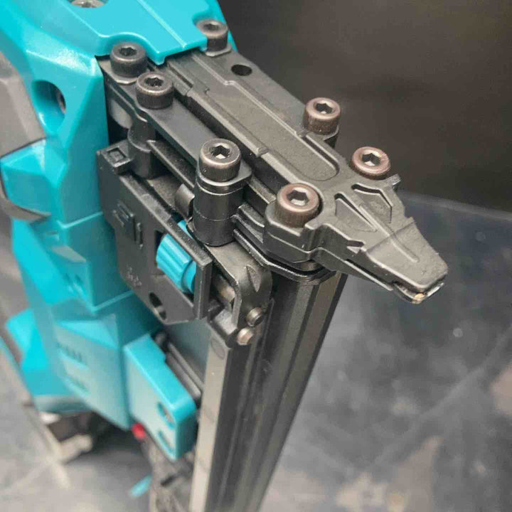 ★マキタ(makita) コードレスフィニッシュネイラ FN001GRD【川越店】