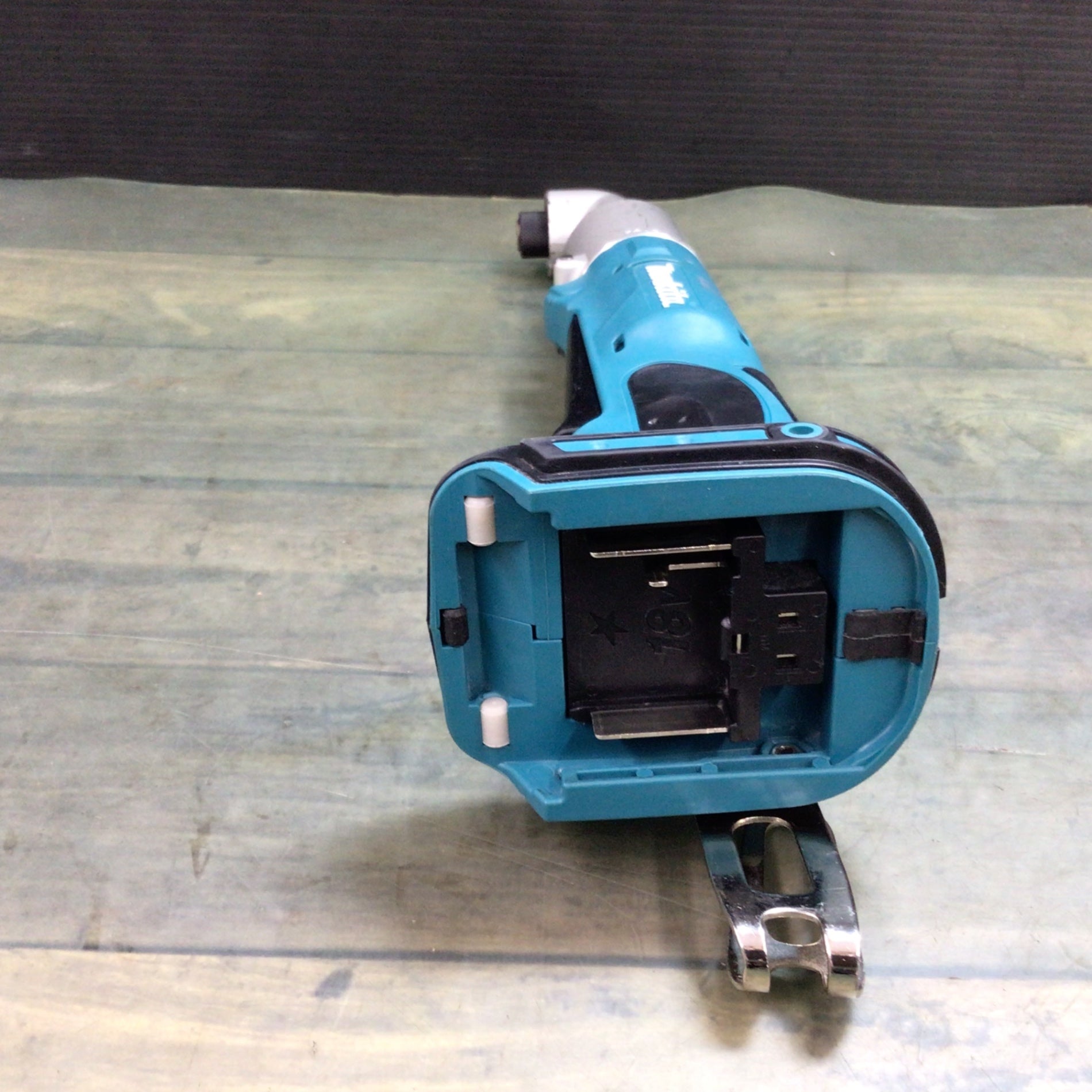 ☆マキタ(makita) コードレスアングルインパクトドライバ 18V TL061DZ
